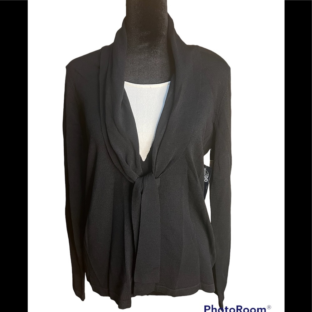 JONES NEWYORK
SIGNATURE NWT  size M black top